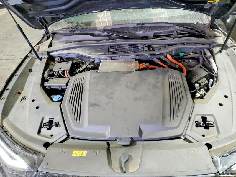 2022 Audi E-tron Premium Plus