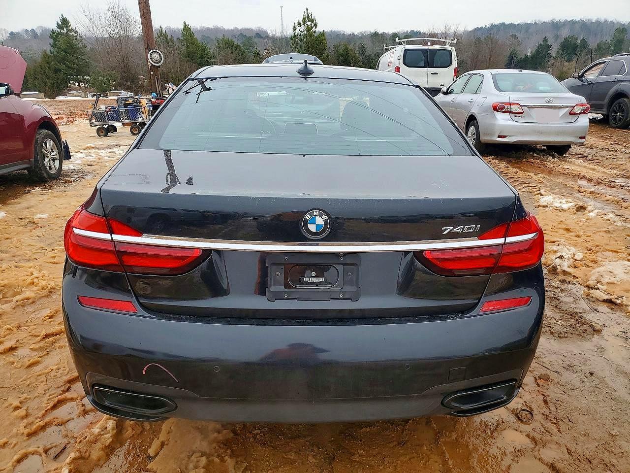 2019 BMW 740 i
