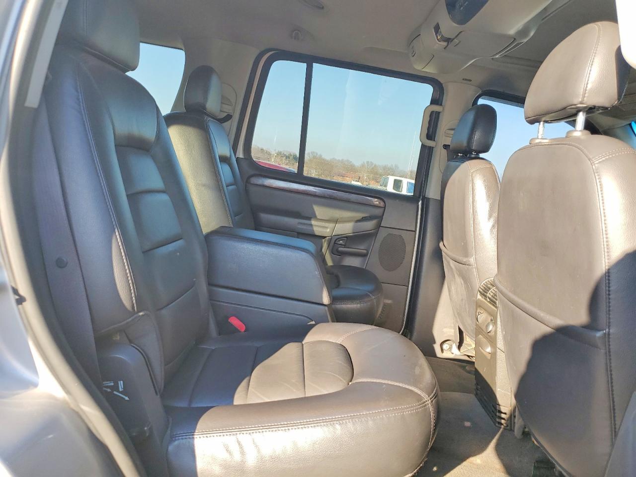 2004 Ford Explorer Limited