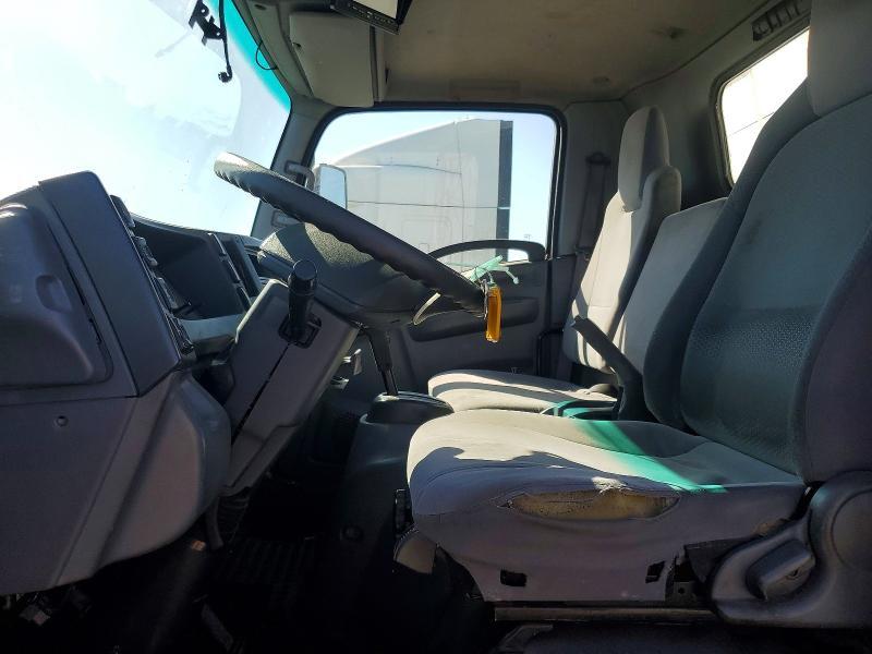 2017 Isuzu NRR BOX Truck