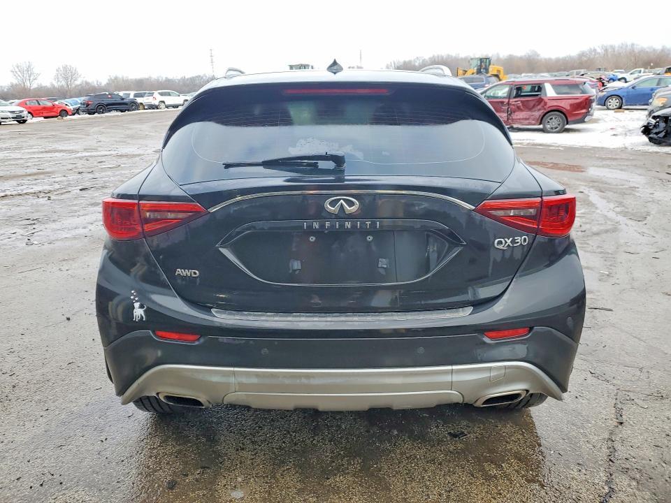2018 Infinity Qx30