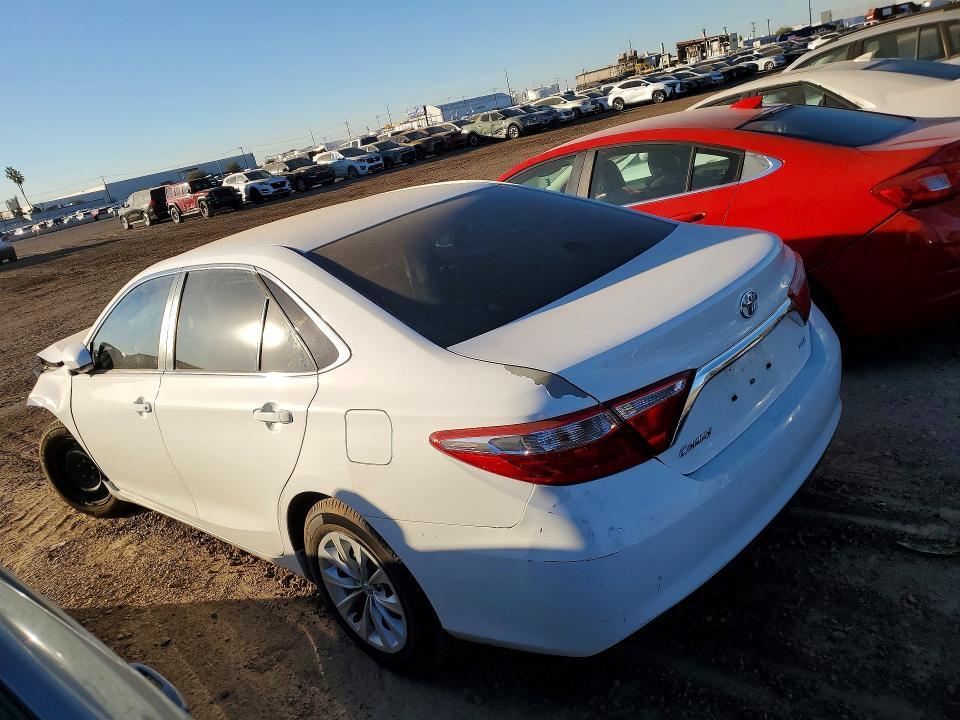 2015 Toyota Camry le