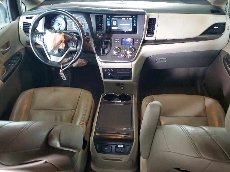 2015 Toyota Sienna xle Premium 8-passenger