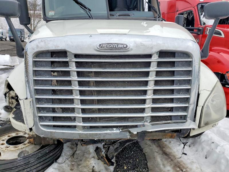 2011 Freigliner 2011 Freightliner Cascadia 125 Semi Truck