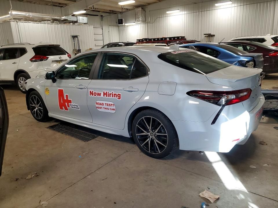 2022 Toyota Camry se