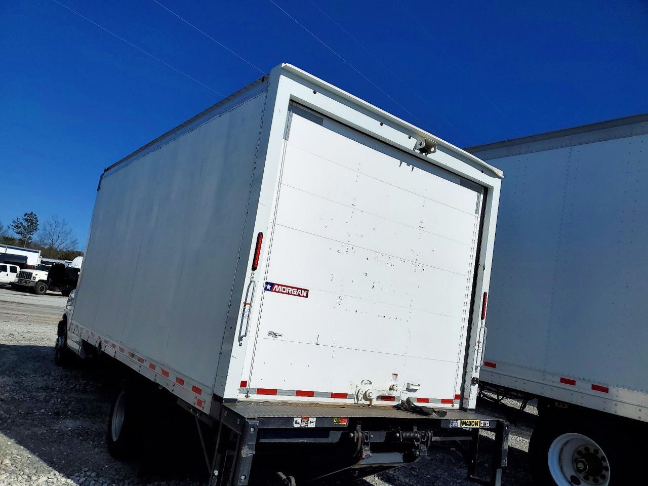 2020 Chevrolet Express BOX Truck