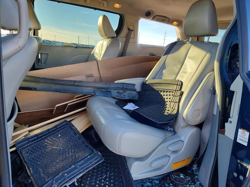 2011 Toyota Sienna xle 8-passenger