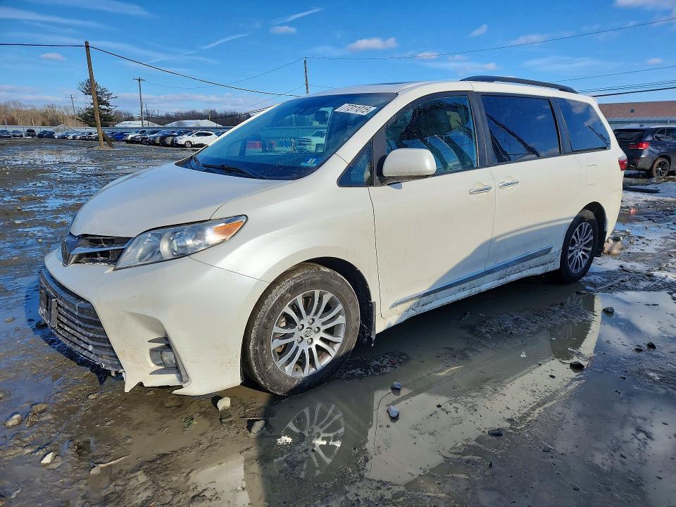2020 Toyota Sienna xle