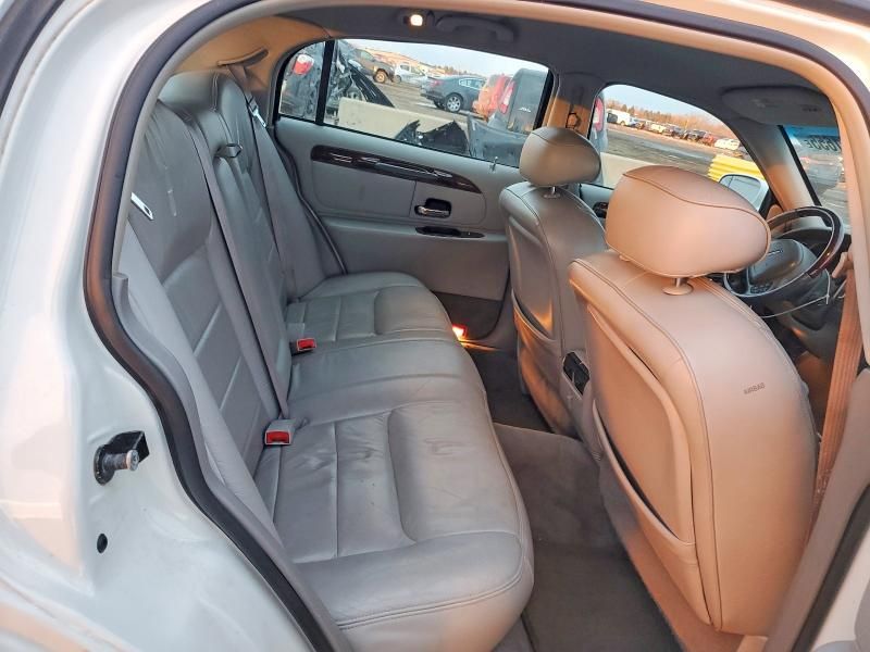 2001 Lincoln Town car Signature