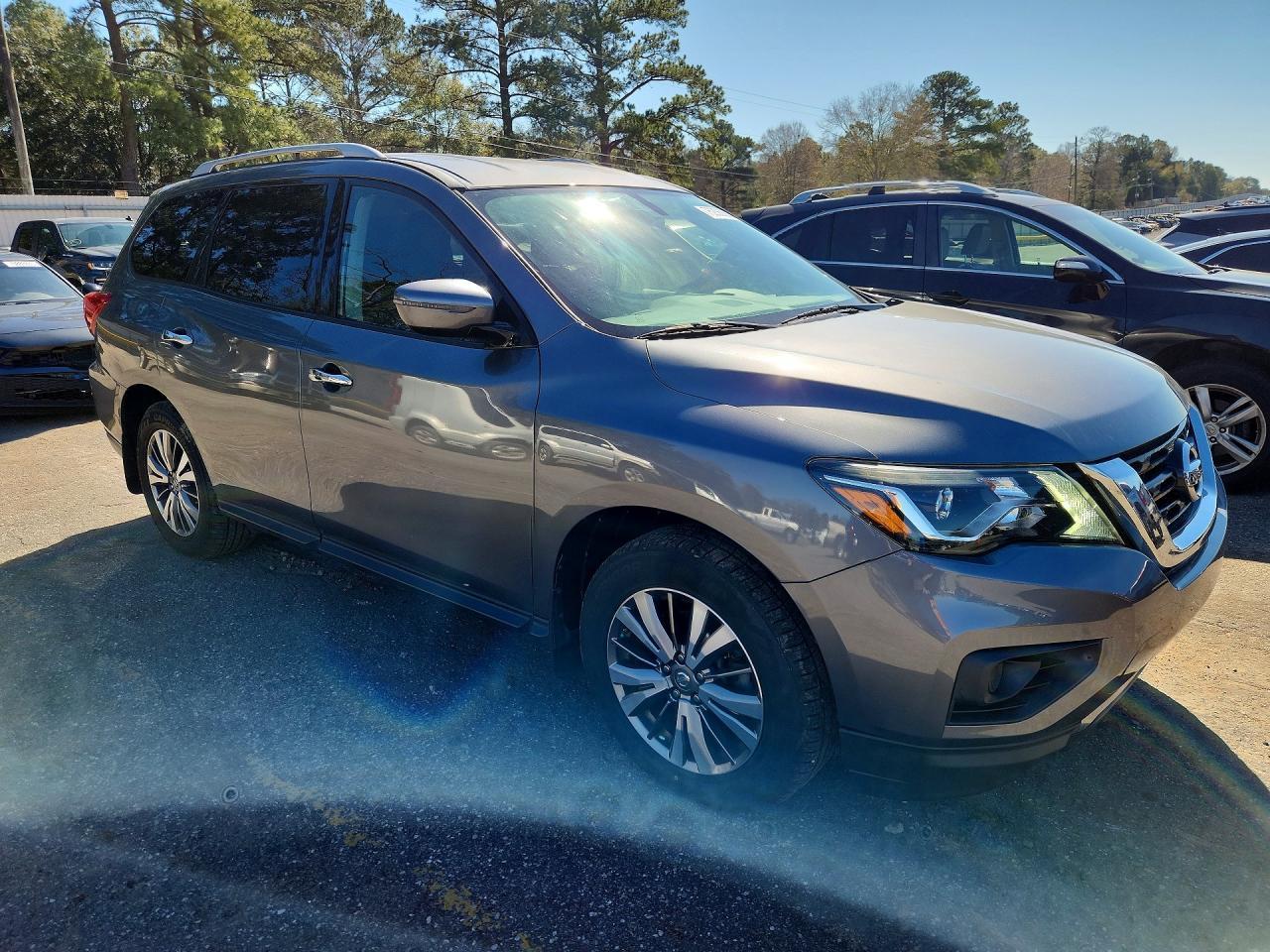 2018 Nissan Pathfinder s