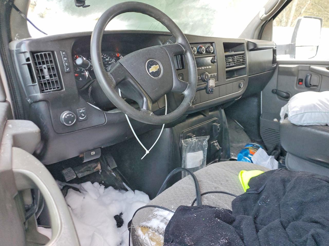 2013 Chevrolet Express BOX Truck