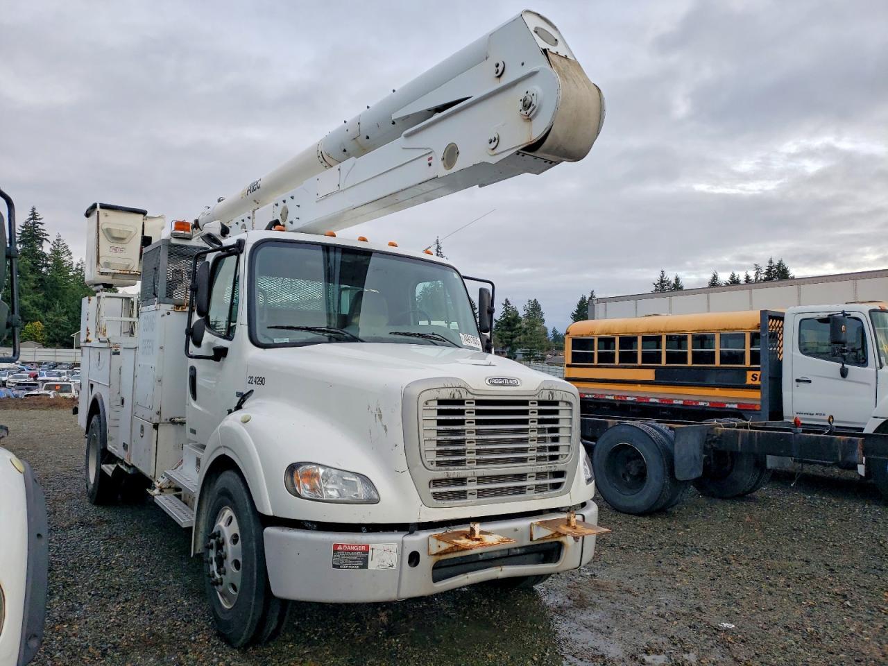 2014 Freigliner 2014 Freightliner Business Class M2 Bucket Truck