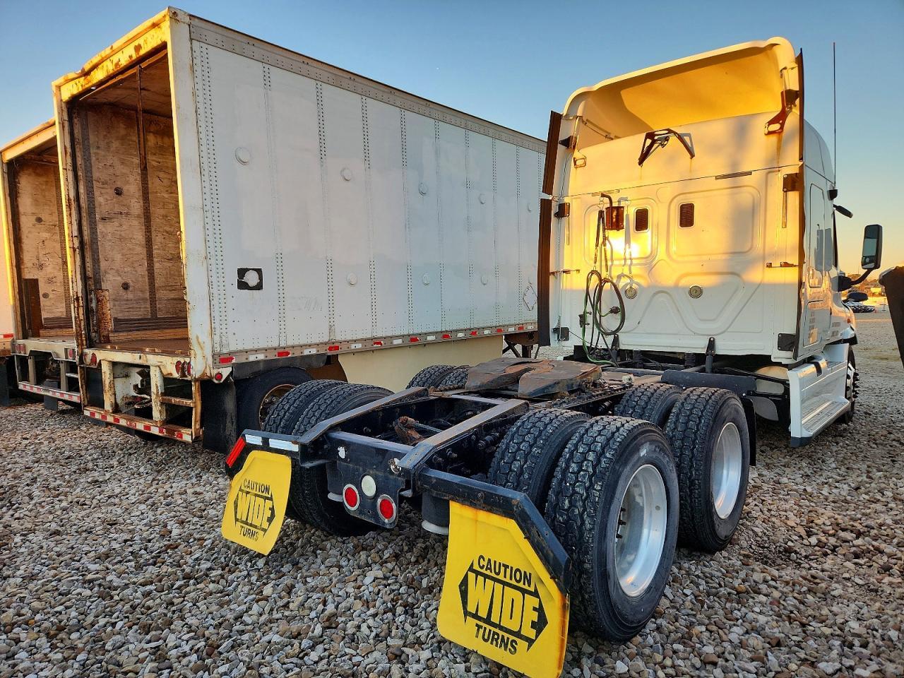 2010 Freightliner Cascadia 113