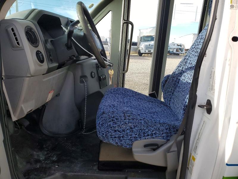 2016 Ford E450 Shuttle Bus