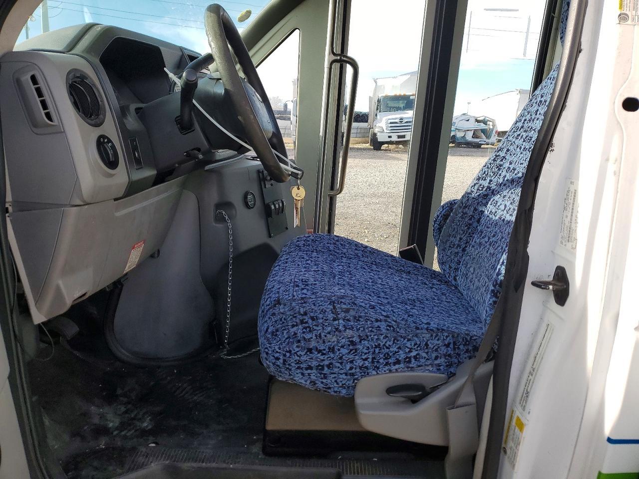 2016 Ford E450 Shuttle Bus
