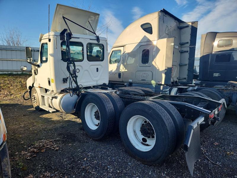 2020 Freightliner Cascadia 126 Semi Truck