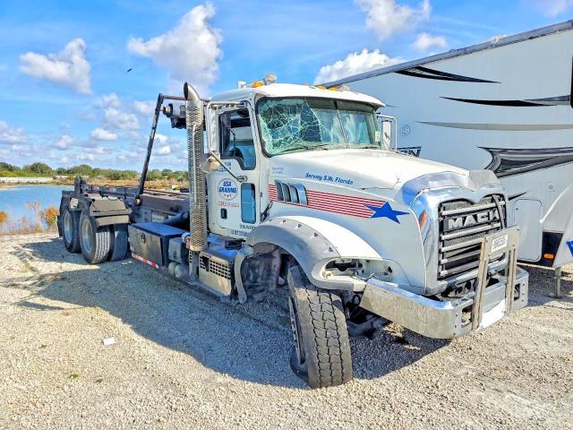 2018 Mack 800 GU800-Semi Truck