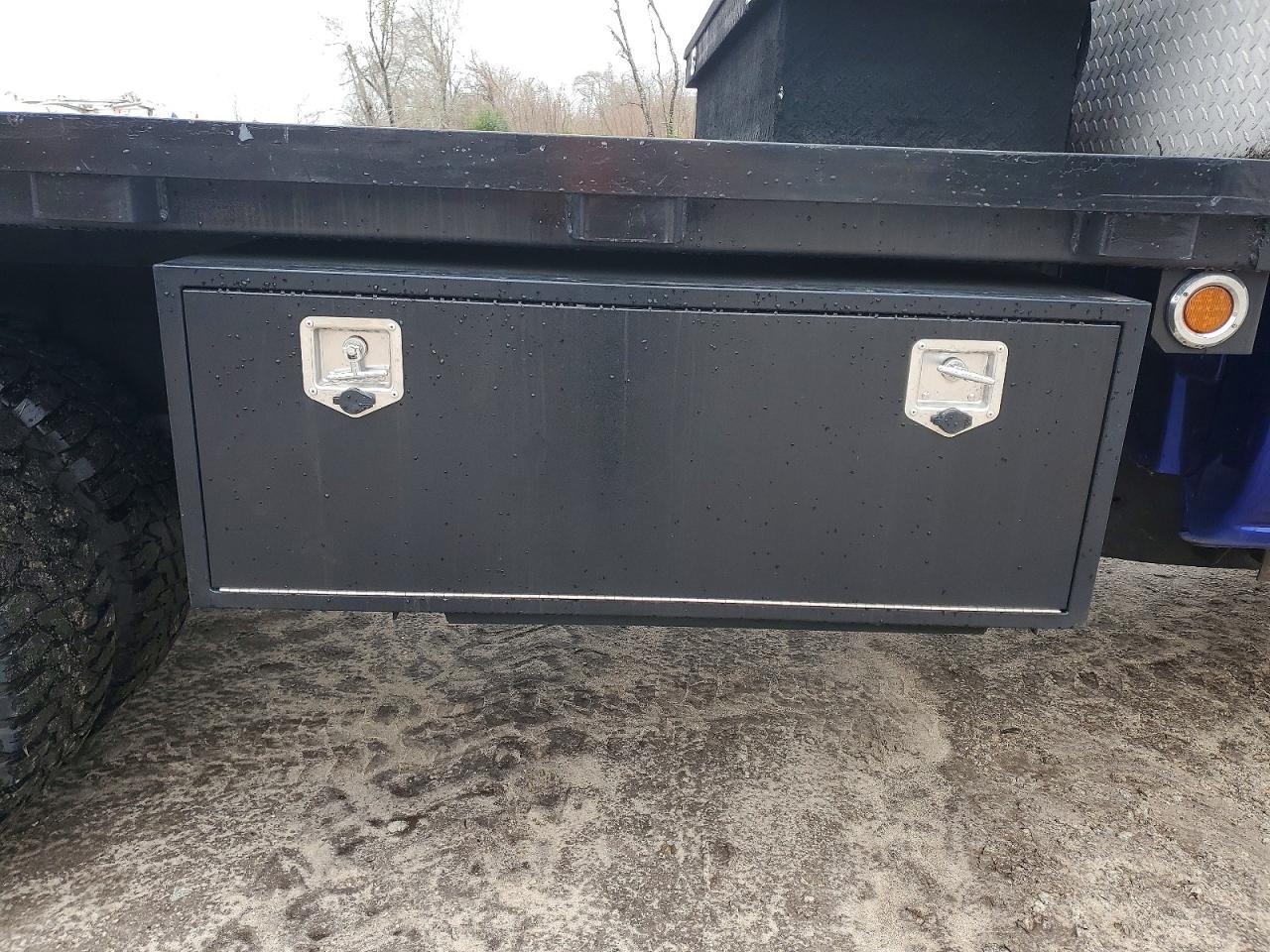 2001 Chevrolet Silverado Flatbed Truck