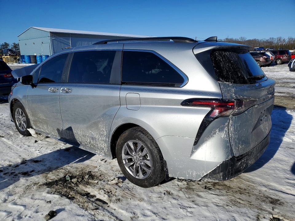 2025 Toyota Sienna xle 8-passenger