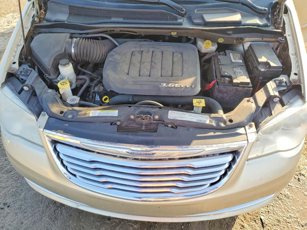 2012 Chrysler Town & Country Touring l