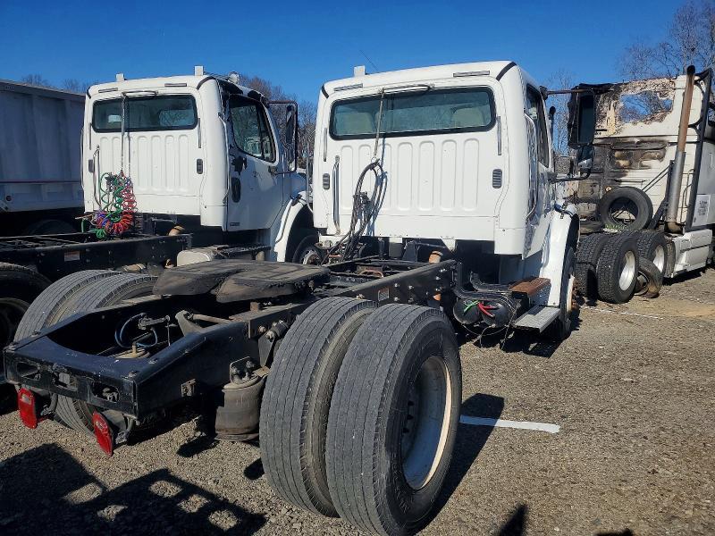 2010 Freigliner 2010 Freightliner Business Class M2 Semi Truck
