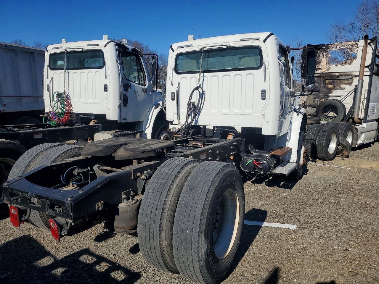 2010 Freigliner 2010 Freightliner Business Class M2 Semi Truck