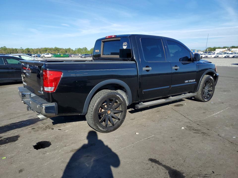 2015 Nissan Titan SV