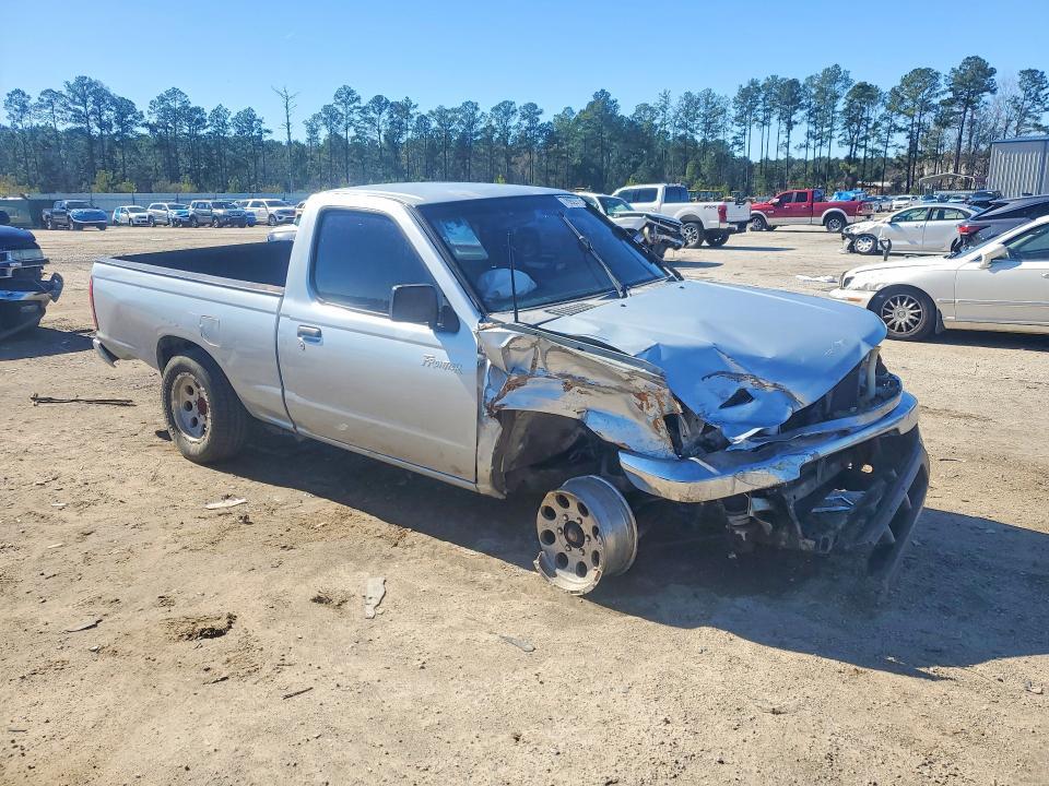 2000 Nissan Frontier xe
