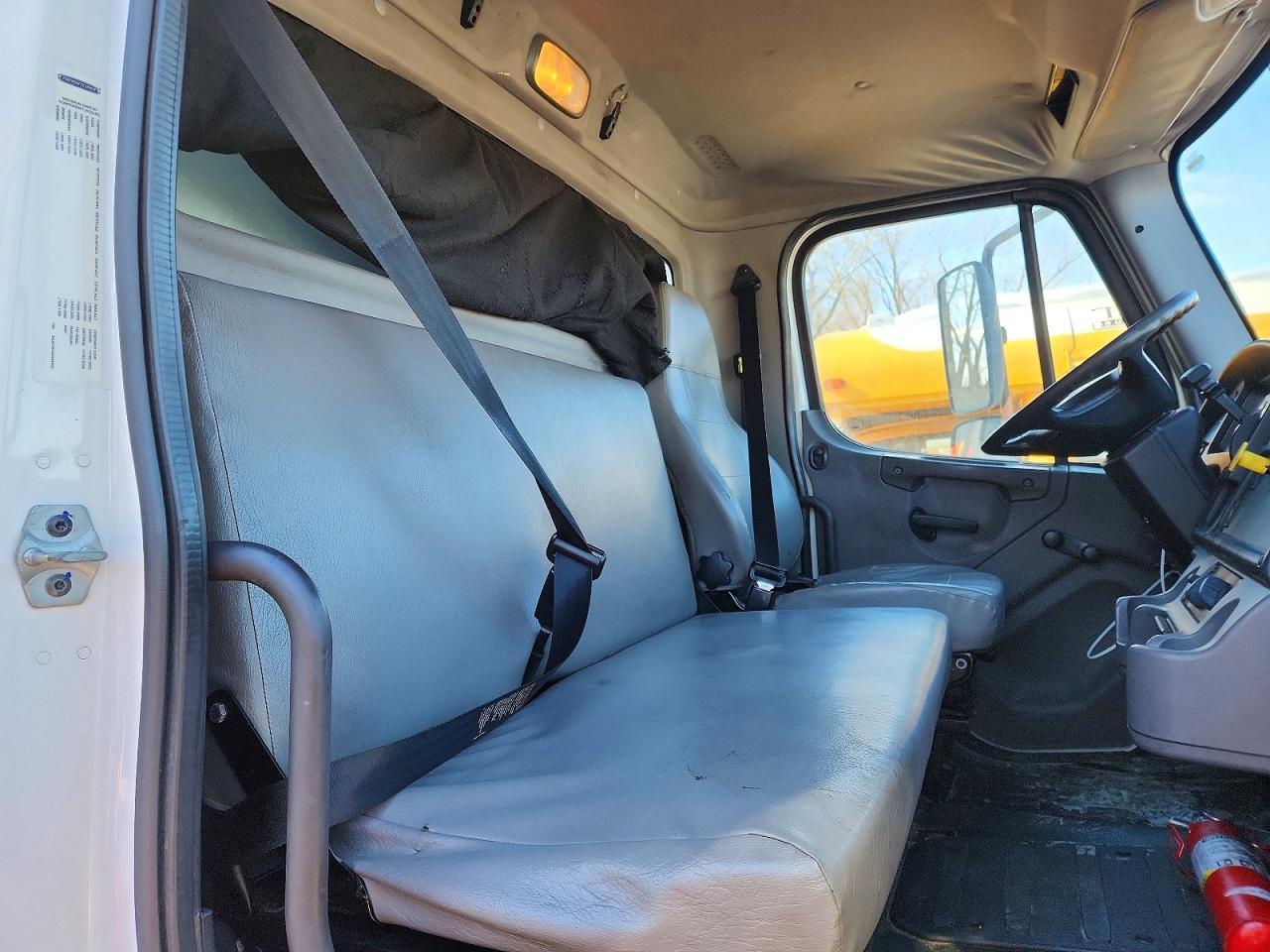 2018 Freightliner Business Class M2 BOX Truck