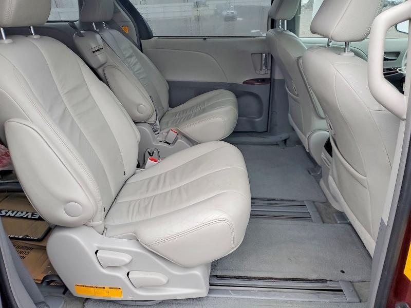 2012 Toyota Sienna xle