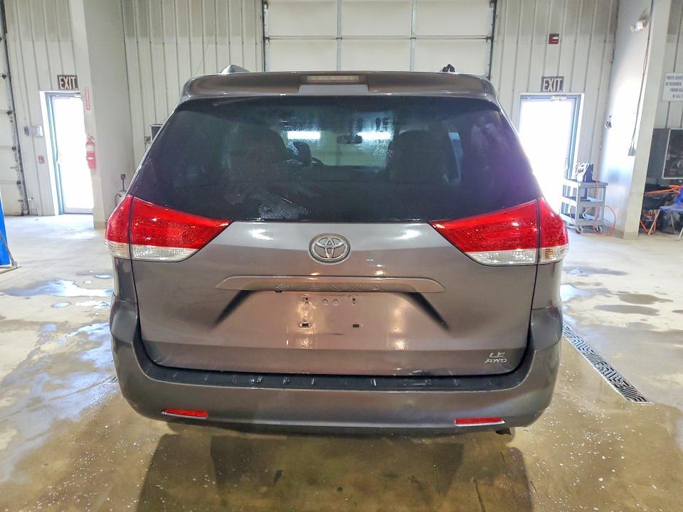 2011 Toyota Sienna le 7-passenger