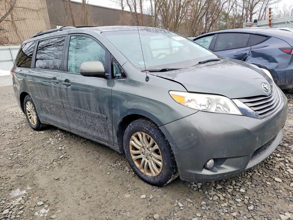 2013 Toyota Sienna xle