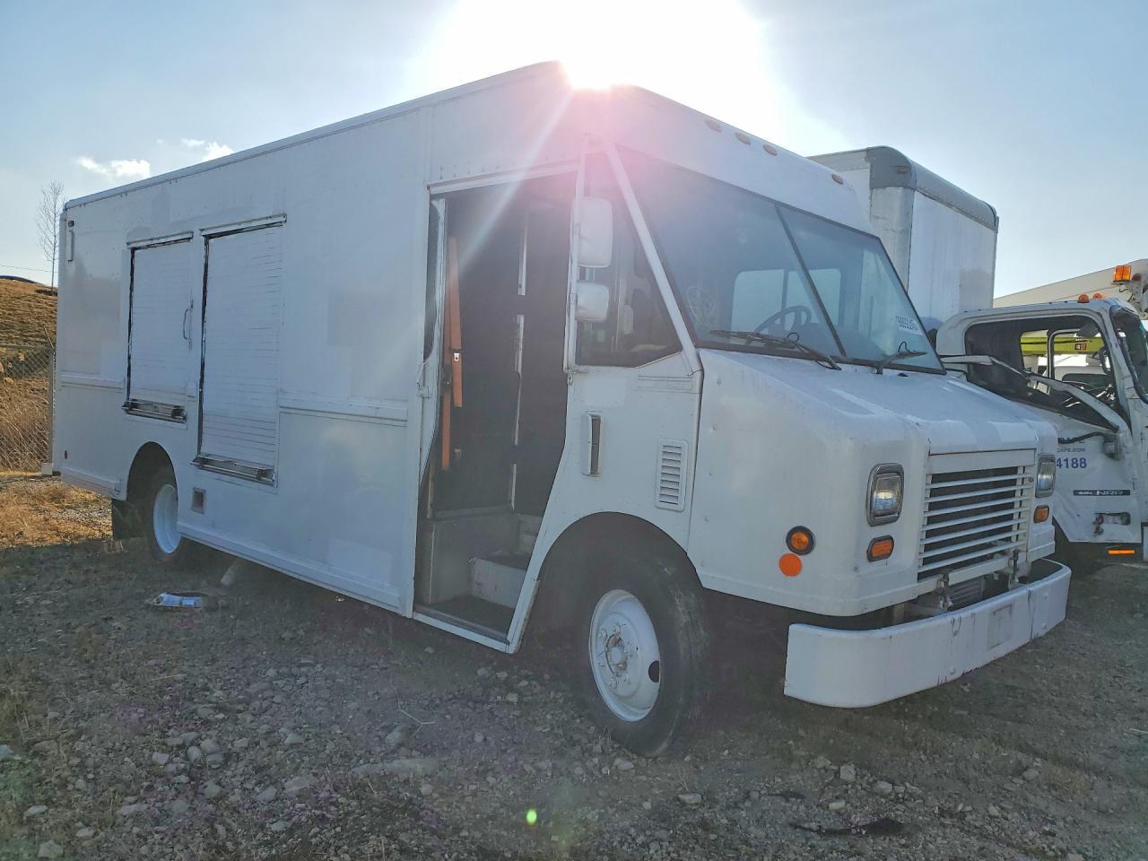 2005 Freightliner MT45 Delivery Truck