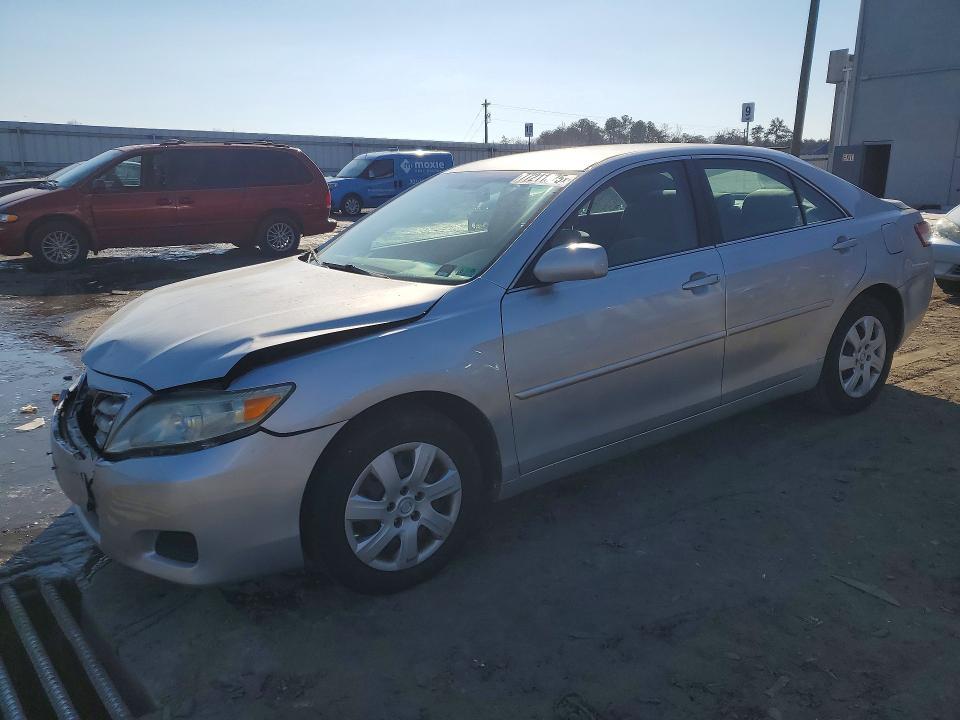 2010 Toyota Camry le