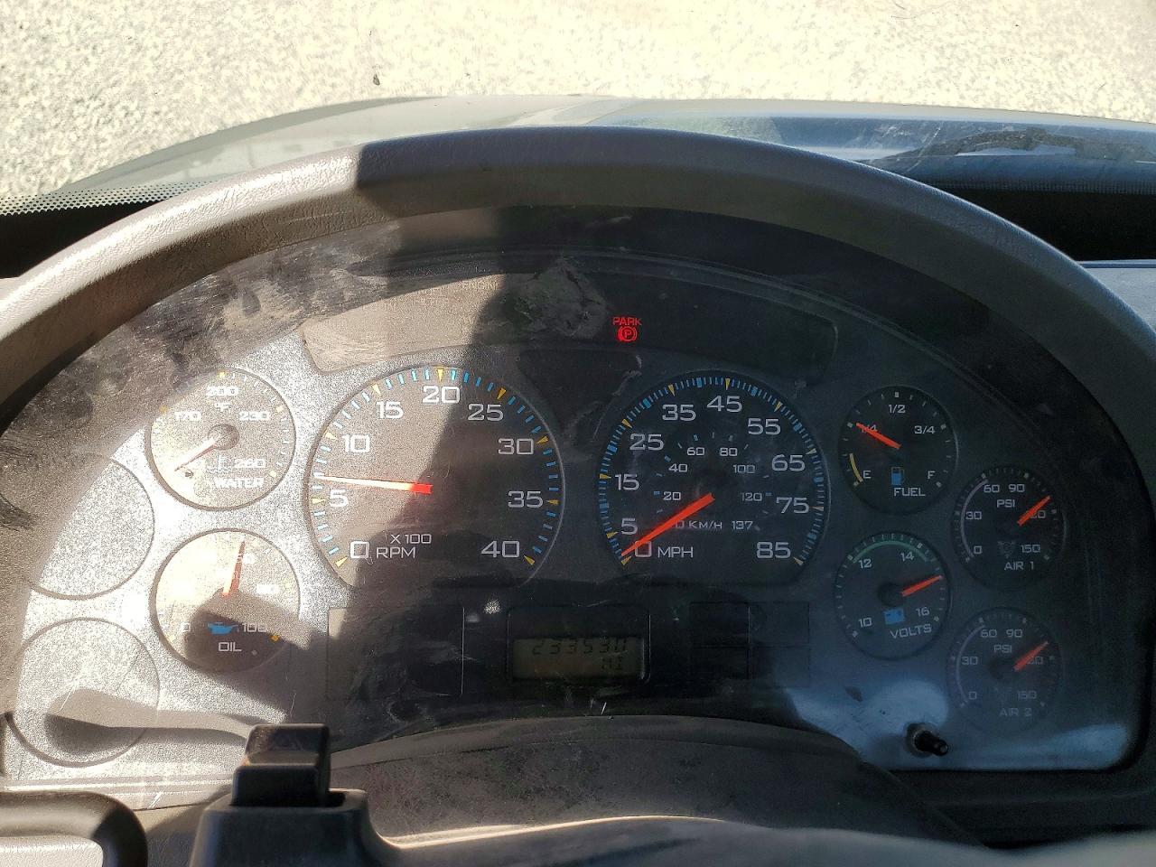2006 International 7400 Semi Truck