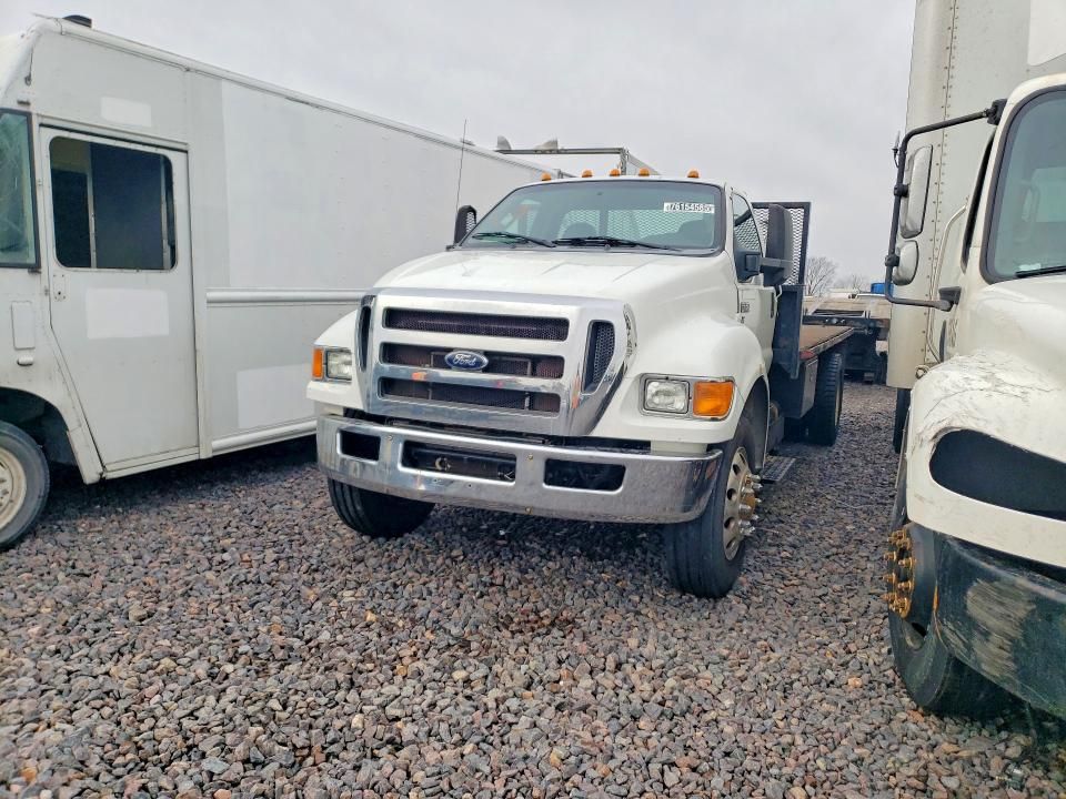 2015 Ford F650 Super Duty Flatbed Truck