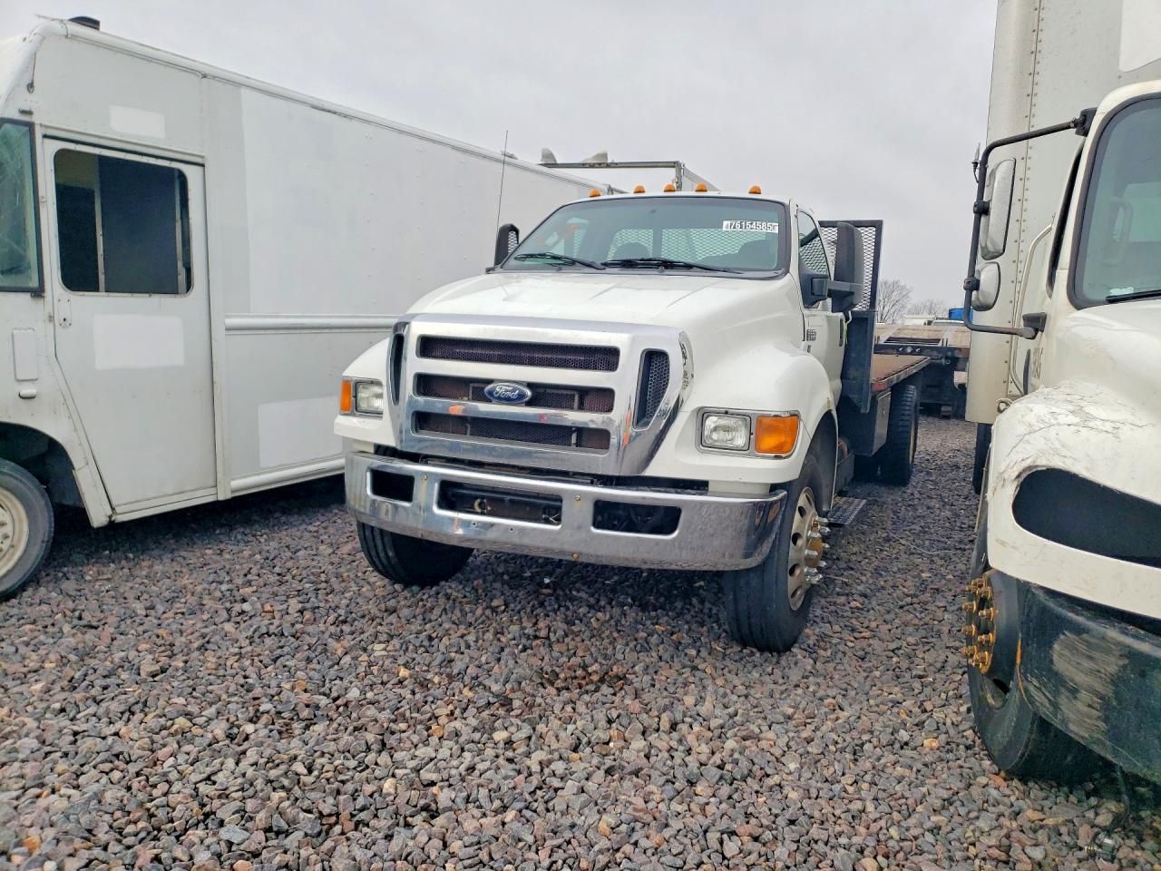 2015 Ford F650 Super Duty Flatbed Truck