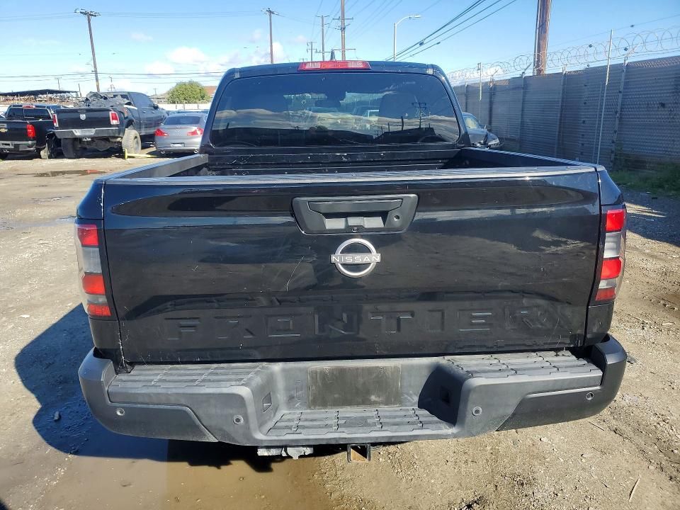 2022 Nissan Frontier s