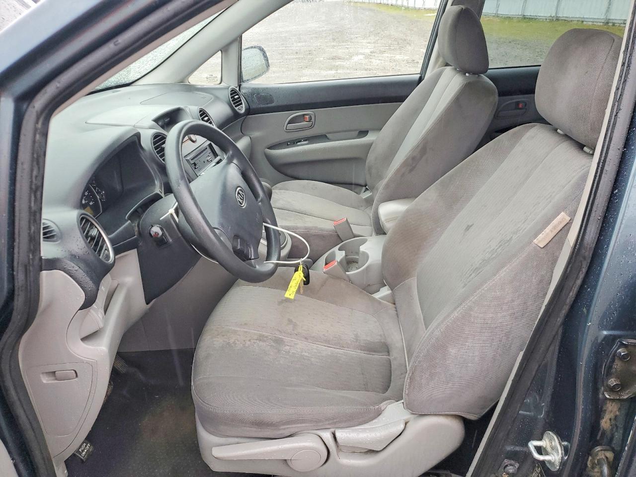 2009 KIA Rondo Base