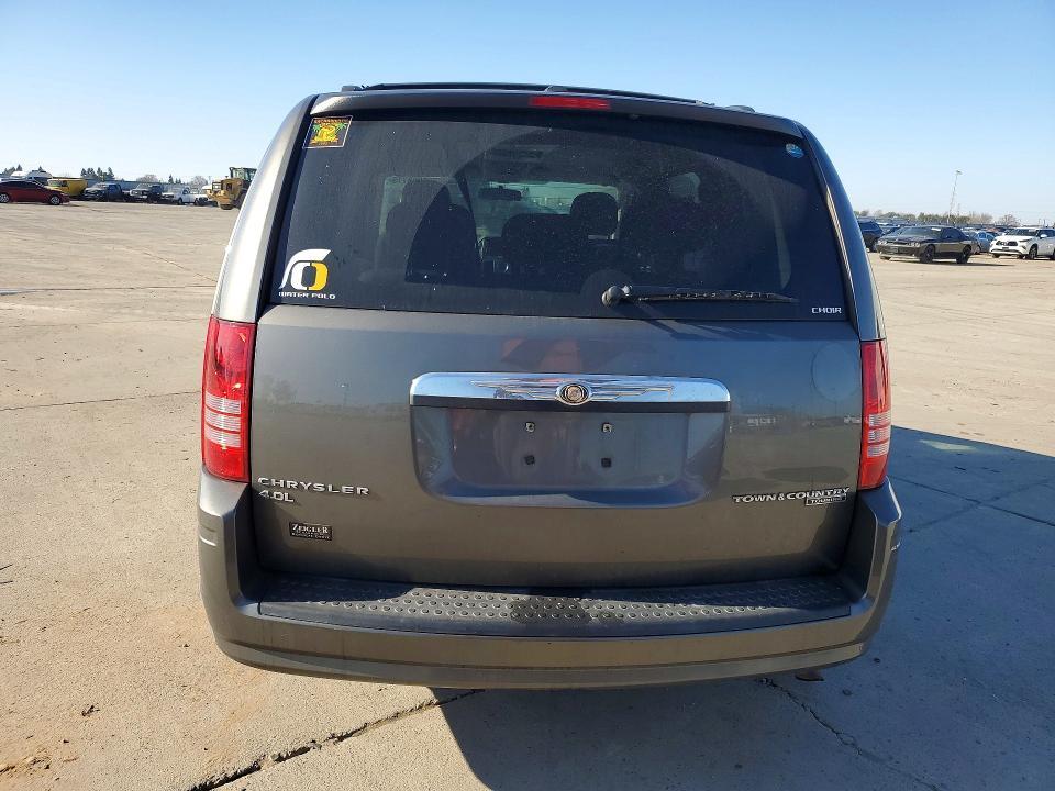 2010 Chrysler Town & Country Touring