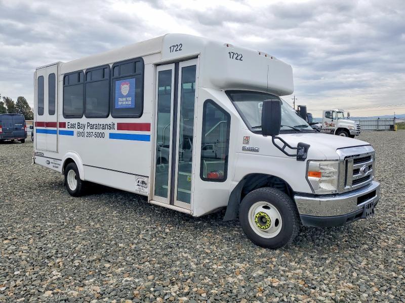 2017 Ford Econoline-Coach Bus