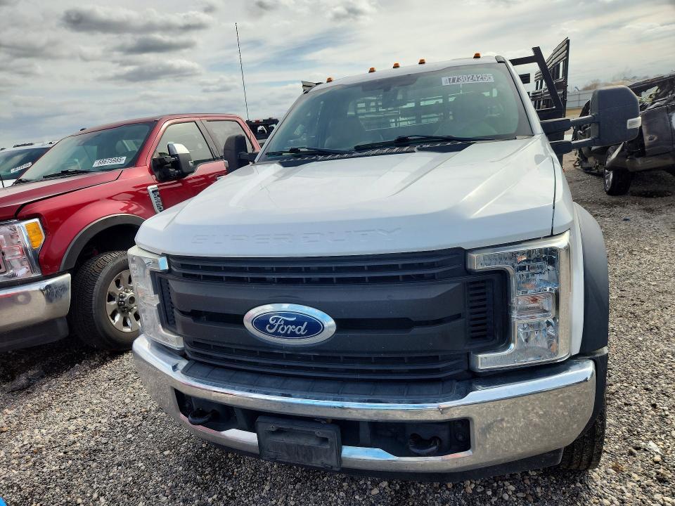2019 Ford F550 Super Duty Flatbed Truck