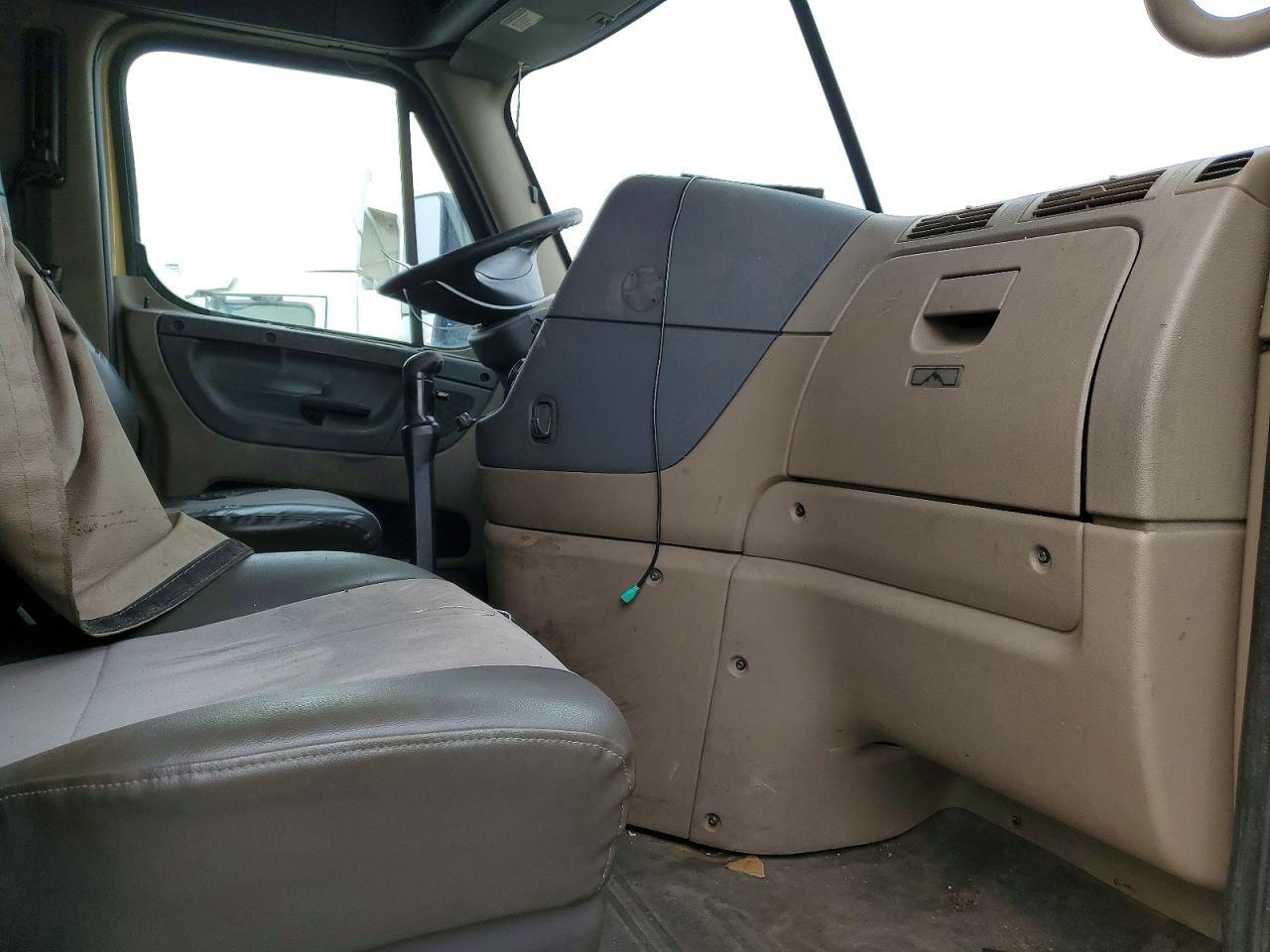 2016 Freigliner 2016 Freightliner Cascadia 126 Semi Truck
