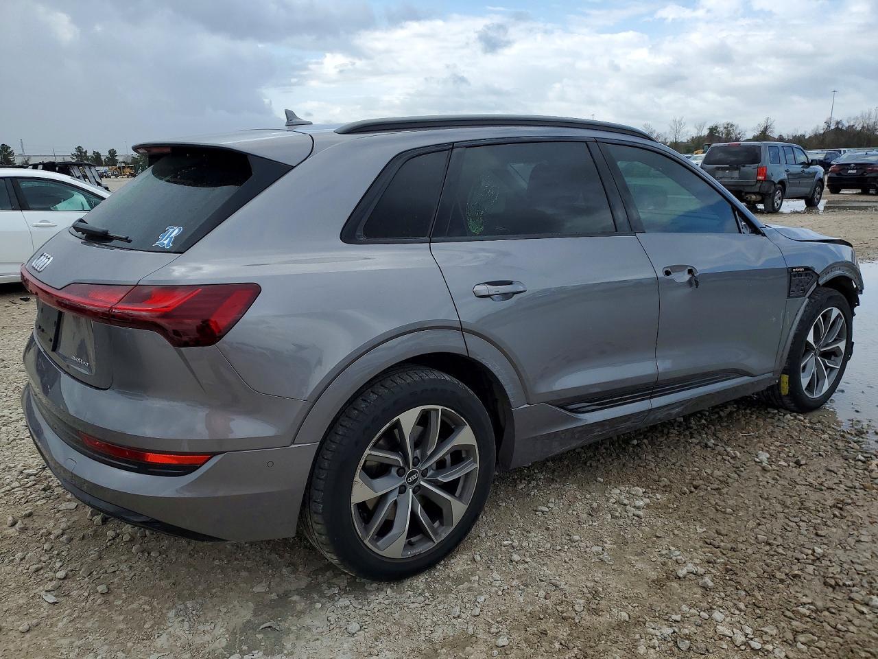 2021 Audi E-tron Premium Plus