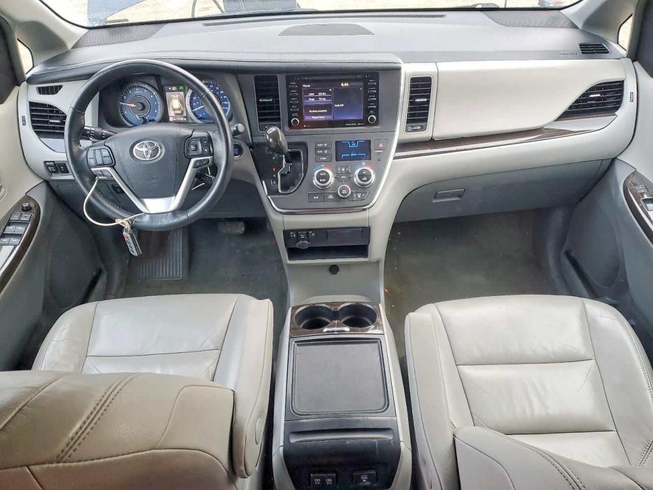 2018 Toyota Sienna xle