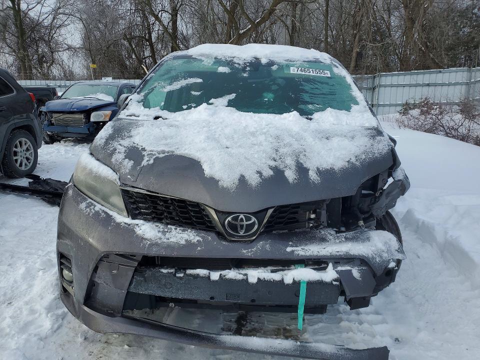 2019 Toyota Sienna se