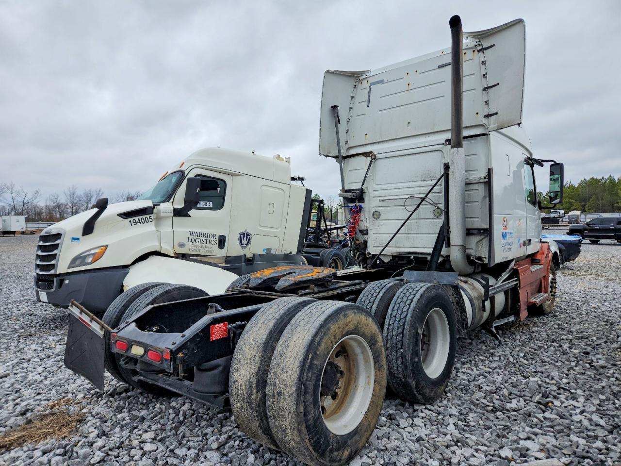 2014 Volvo VNL Semi Truck