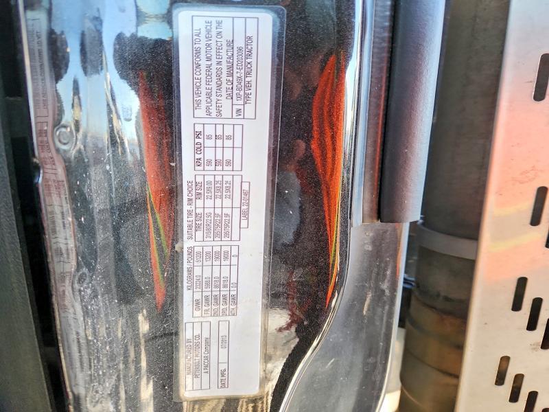 2014 Peterbilt 579 Semi Truck