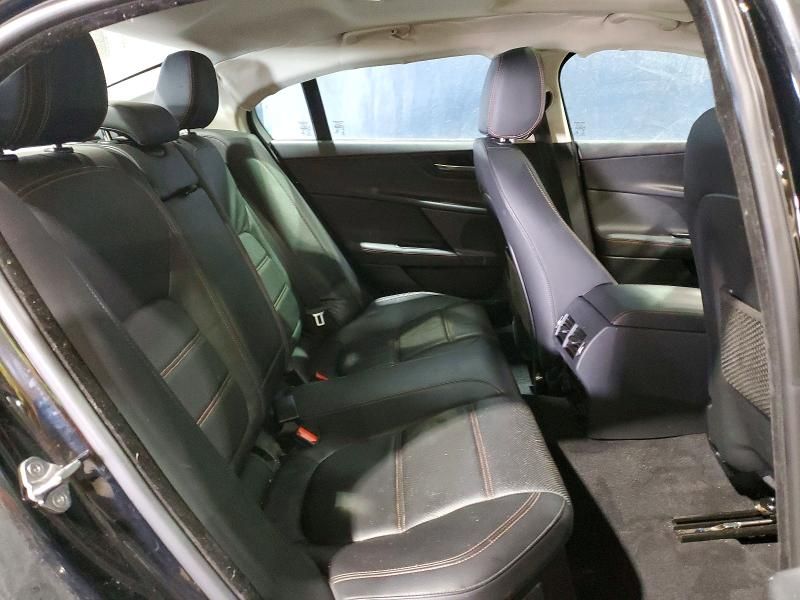 2017 Jaguar Xe Prestige