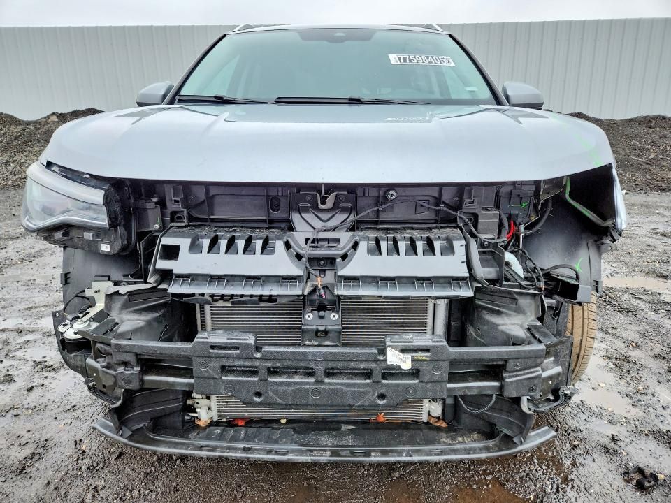 2025 Volkswagen Taos se